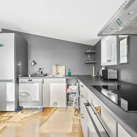 Central Panoramic Retreat Apartment Tromso